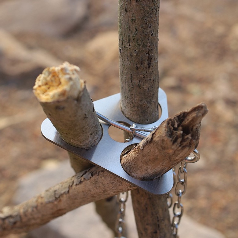 Camping Hanging Cooking Pot - ขาตั้งสามขาสำหรับตั้งแคมป์ทำจากสแตนเลส พกพาสะดวก ถอดประกอบได้ ใช้แขวนอุปกรณ์ทำอาหารสำหรับเตาบาร์บีคิวกลางแจ้งและเตาไฟ